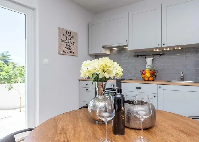 Black&beauty דירה זאדאר